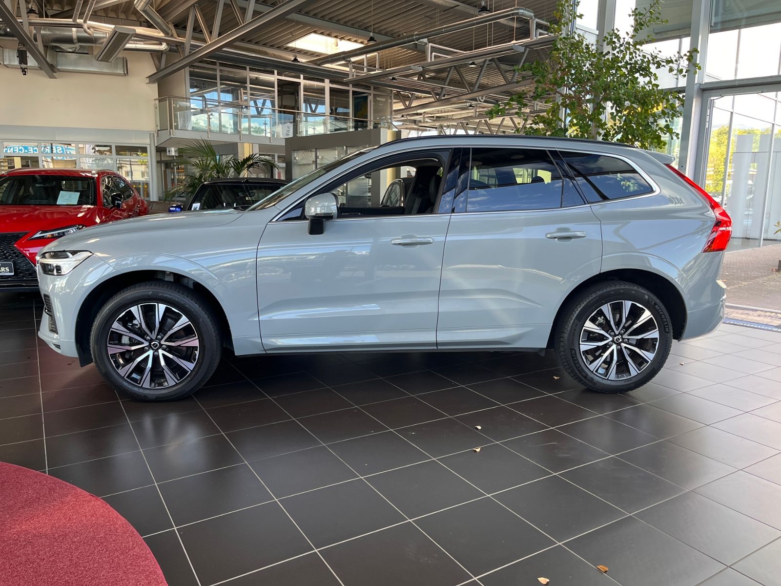 Fahrzeugabbildung Volvo XC60 Core 2WD STNDHZ LED NAV SHZ 19"