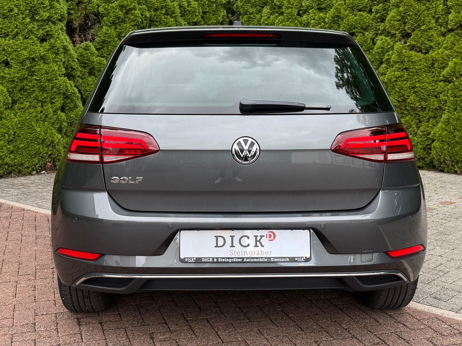 Fahrzeugabbildung Volkswagen Golf 1.6 TDI DSG Lim Comfortline NAV+SHZ+PDC+MFL