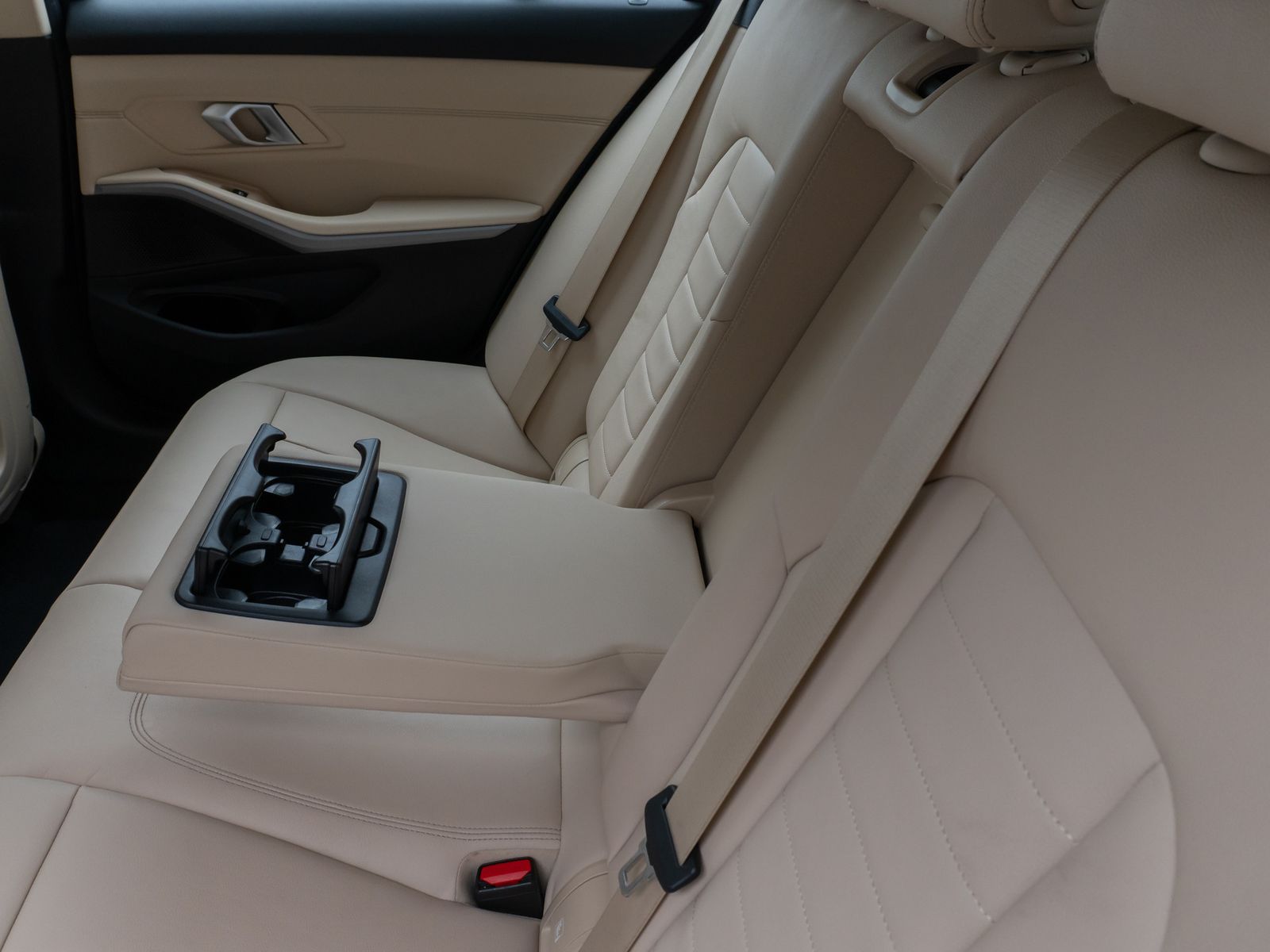 Fahrzeugabbildung BMW 320d xD CockPit+ Lenkrhzg Lordos Stndhz PDC AHK