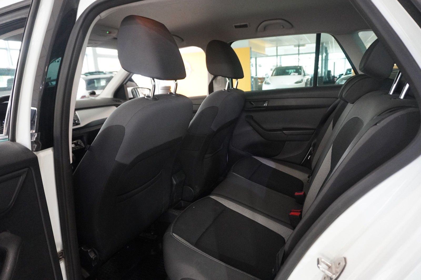 Fahrzeugabbildung SKODA Fabia Combi 1.4 TDI AMBITION DSG NAVI/LED/PDC