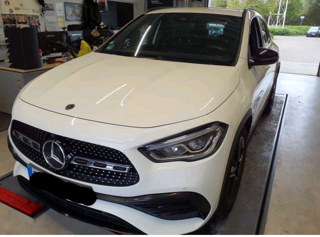 Mercedes-Benz GLA 200*AMG Line*LED*Navi*Automatik*Night