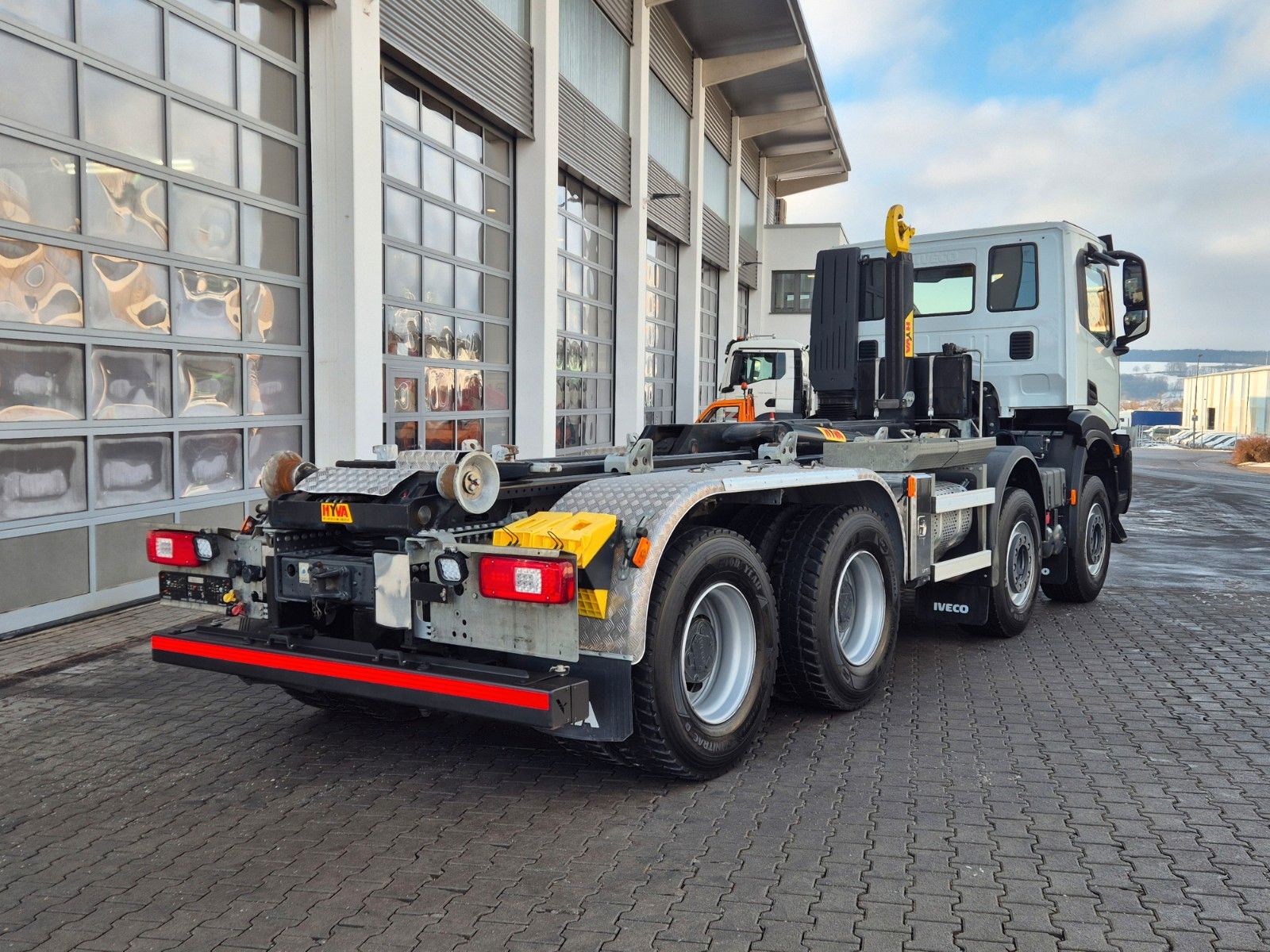 Fahrzeugabbildung Iveco X-Way 480 8x4 Abrollkipper