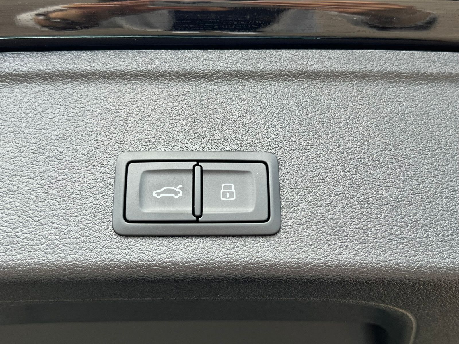 Fahrzeugabbildung Audi A4 Avant 40 TFSI S line Navi ACC Kamera