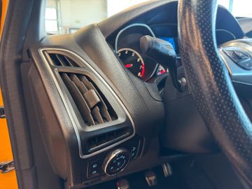 MYAUTOCENTER – Gebraucht- und Jahreswagen mit Werkstattservice in Pfaffenhofen Ford Focus *RECARO*SPORT*SitzHZ*2-ZONEN*TÜV 0127*