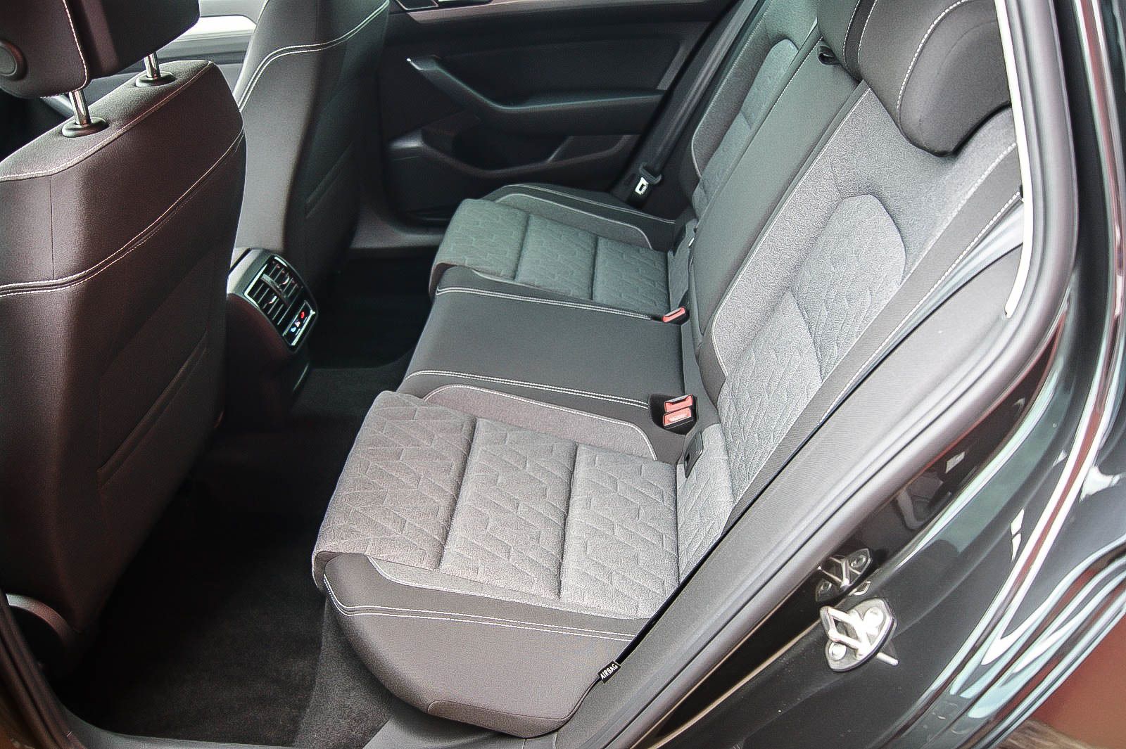 Fahrzeugabbildung Volkswagen Passat Variant GTE MATRIX-LED IQ.DRIVE ACC 1HAND