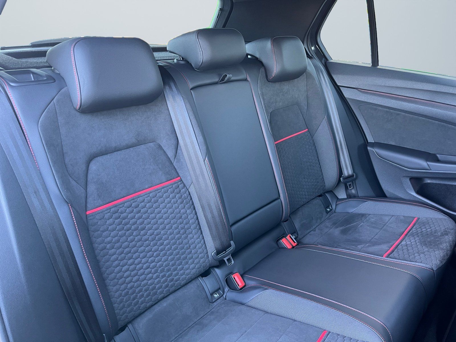 Volkswagen Golf VIII GTI Clubsport 2.0 TSI DSG Matrix-LED foto 11