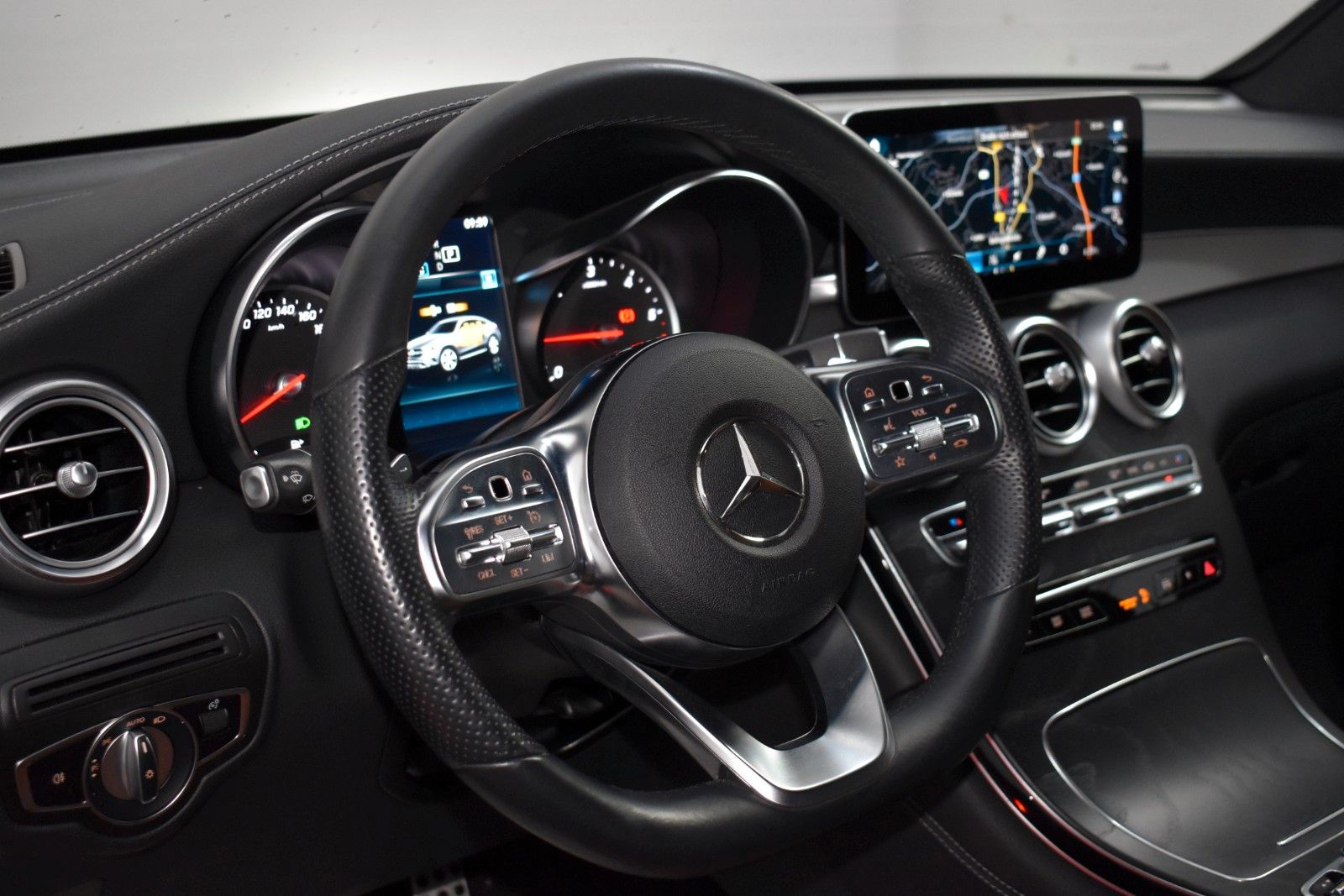 Fahrzeugabbildung Mercedes-Benz GLC 200d Coupé AMG Line Leder,Navi,LED,Night Pak