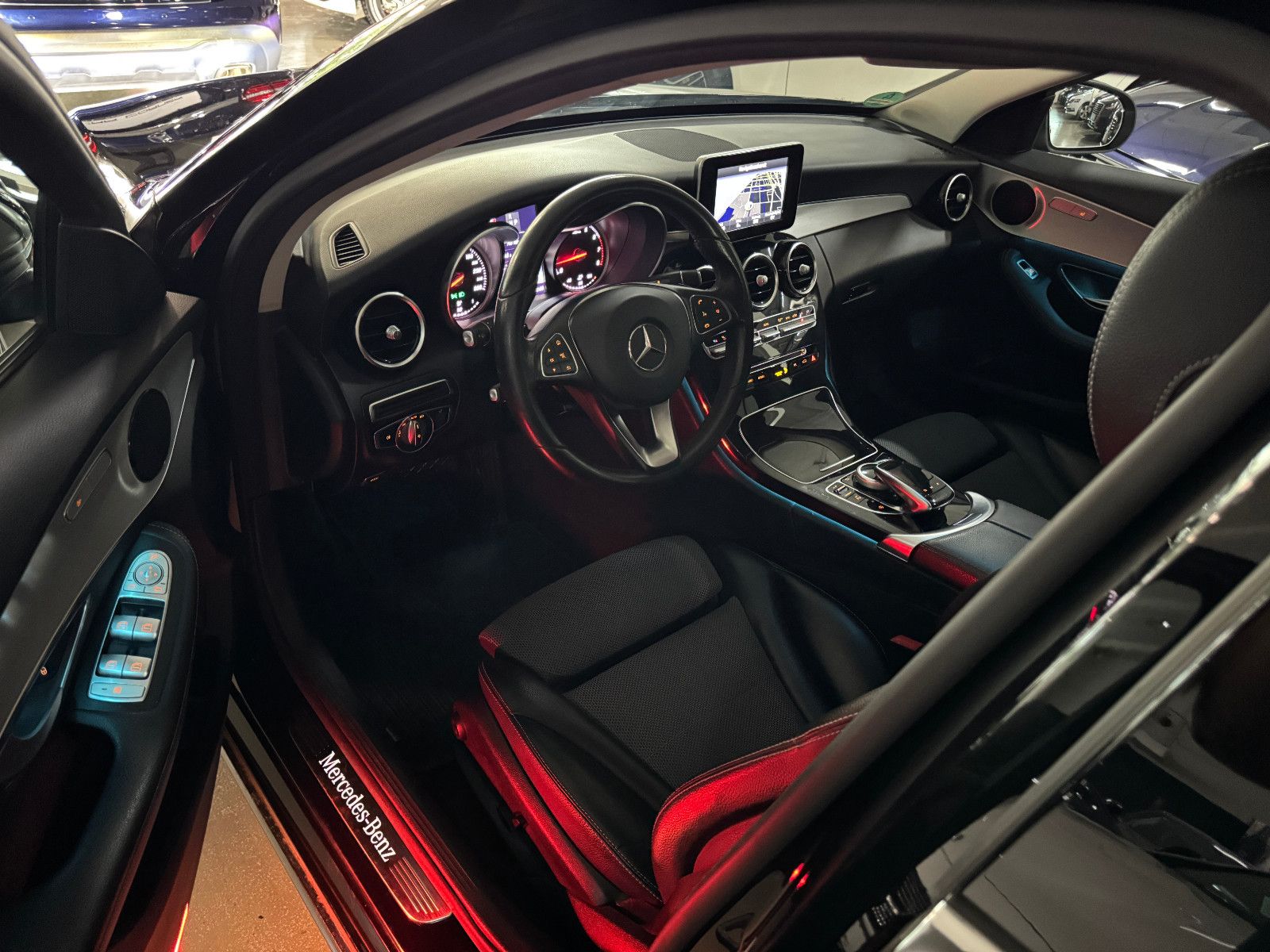 Fahrzeugabbildung Mercedes-Benz C 180 T CGI 9GT 2X AVANTGARDE PANO ILS NAVI AHK