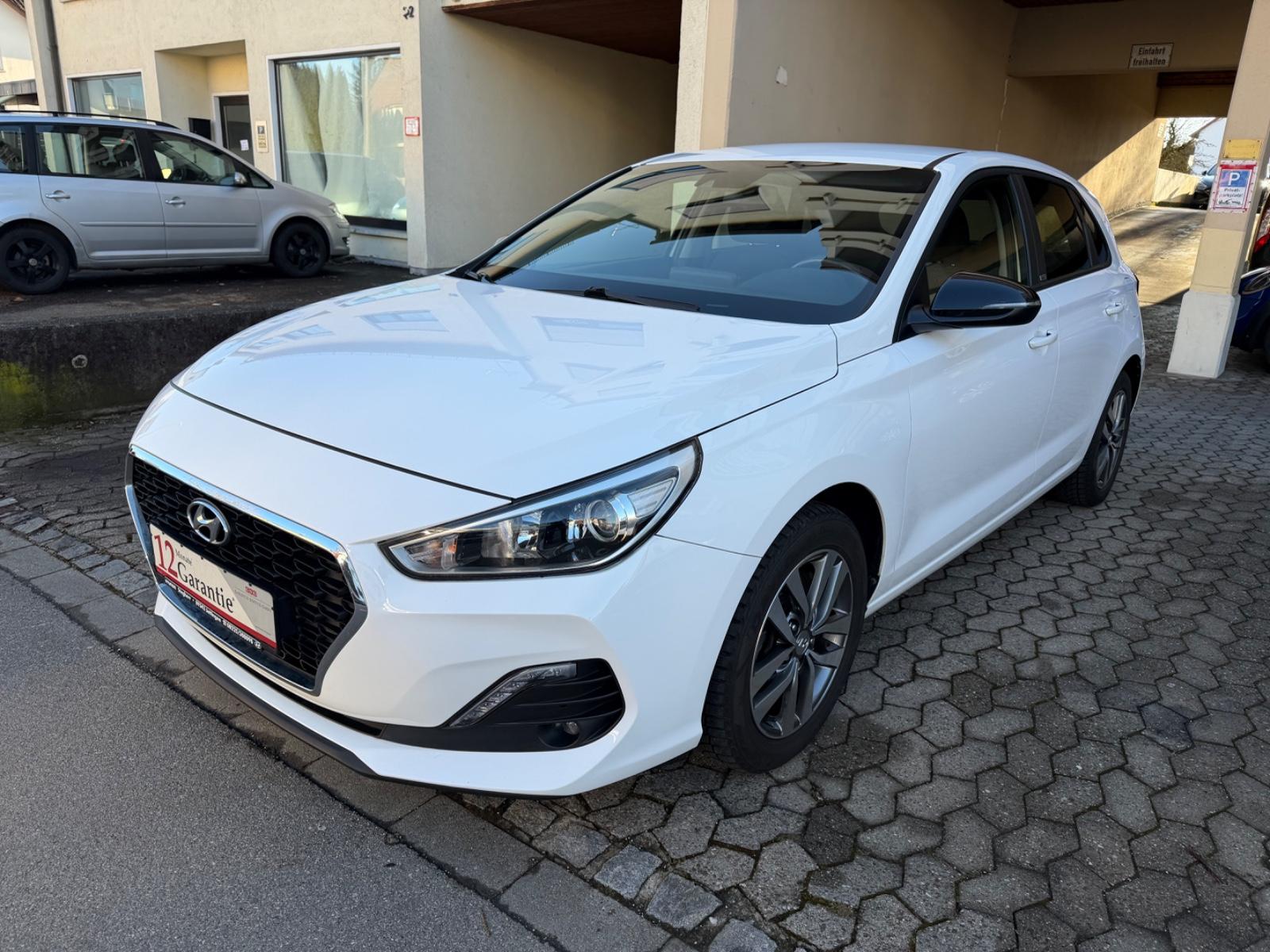 Hyundai i30 1,6 CRDI YES! *Navi*SHZ*Kamera*