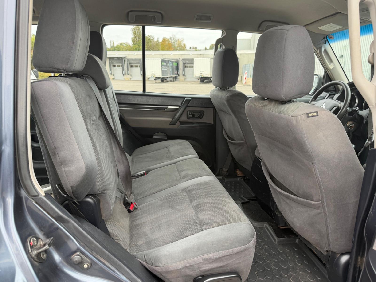 MITSUBISHI PAJERO 3.2 DI-D 160CH - INVITE - BVM - ATTELAGE - CT NEUF - HISTORIQUE ENTRETIEN COMPLET - 1ERE MAIN
