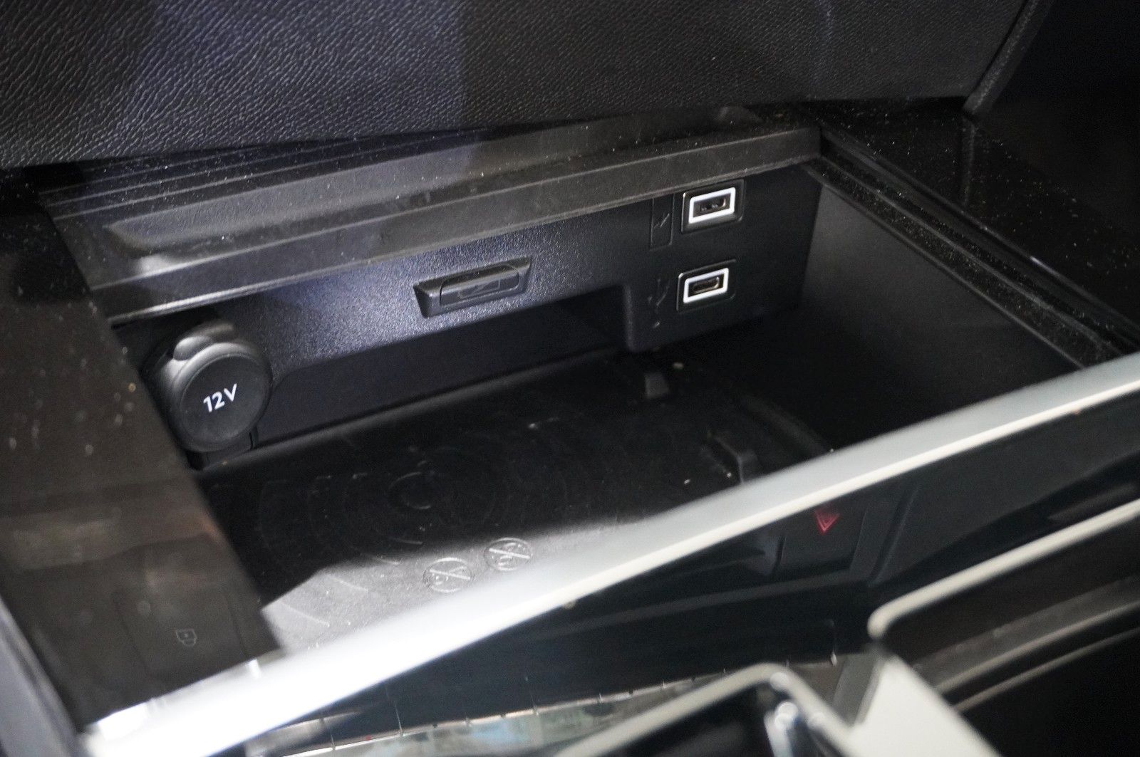 Fahrzeugabbildung Opel Astra L ST 1.2T ULTIMATE NAVI/LED/360°/PANO/DAB+