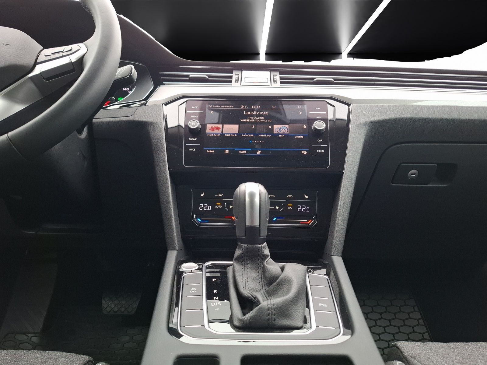 Fahrzeugabbildung Volkswagen Passat Variant TDI Business DSG 4M LED Navi ACC