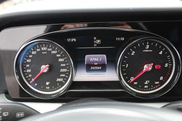 Mercedes E 220 - 11