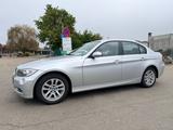 BMW 325 Baureihe 3 Lim. 325i / 1.Hand / Scheckheft - silberne BMW 325