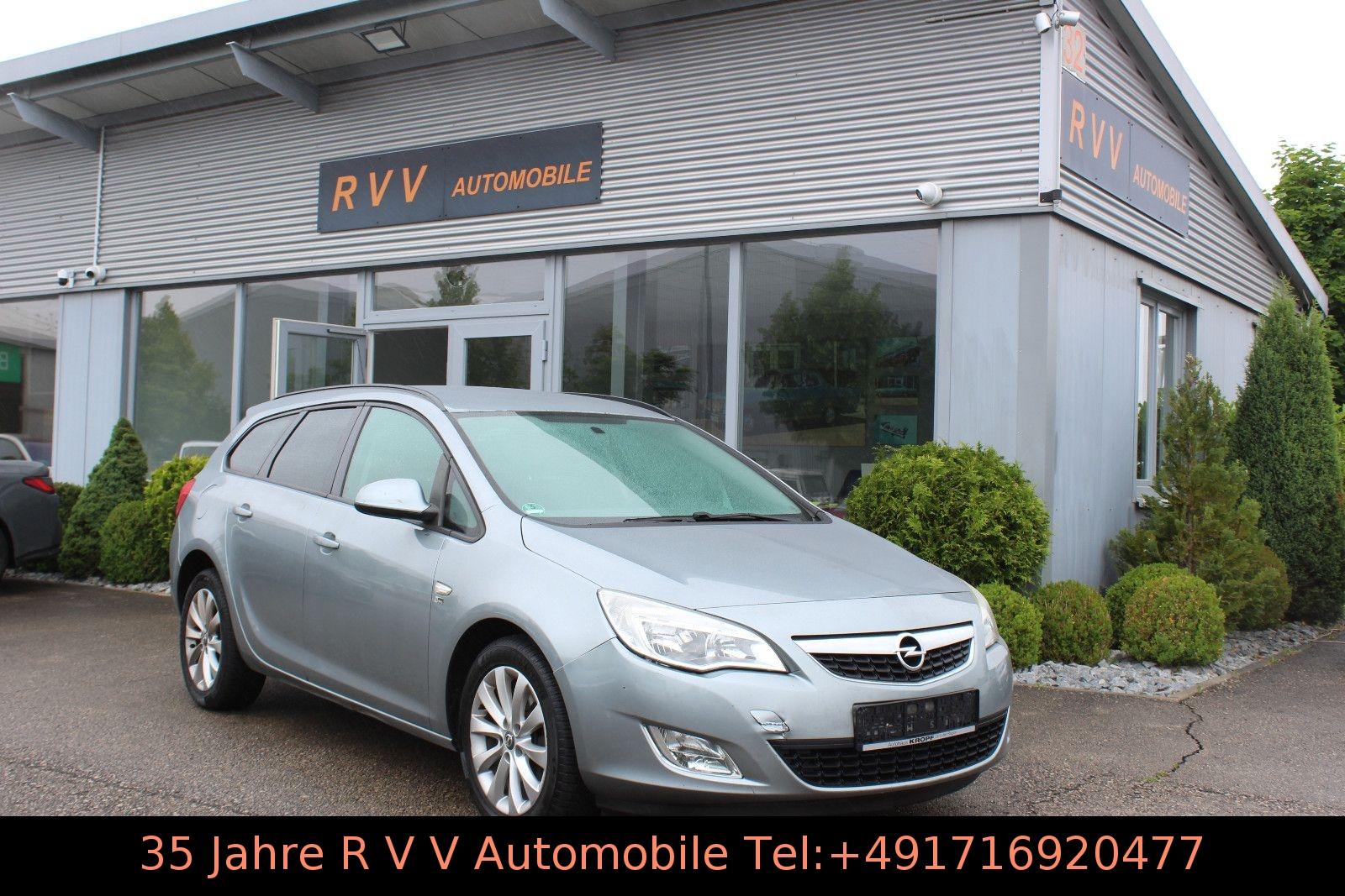 Opel Astra 2012 — interior