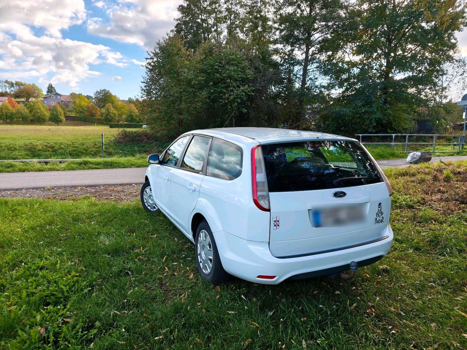 Ford Focus 2010 — rear view