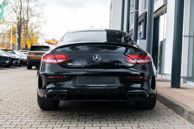 Mercedes-Benz C63S AMG Coupe / BURMESTER/ PANO/ HIGH-END/ 360° Mercedes-Benz C63S AMG Coupe / BURMESTER/ PANO/ HIGH-END/ 360°