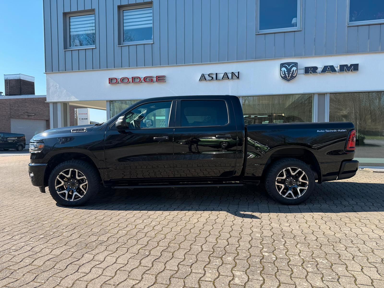 Dodge NEW RAM1500  Tradesman Night LPG Carplay AHK
