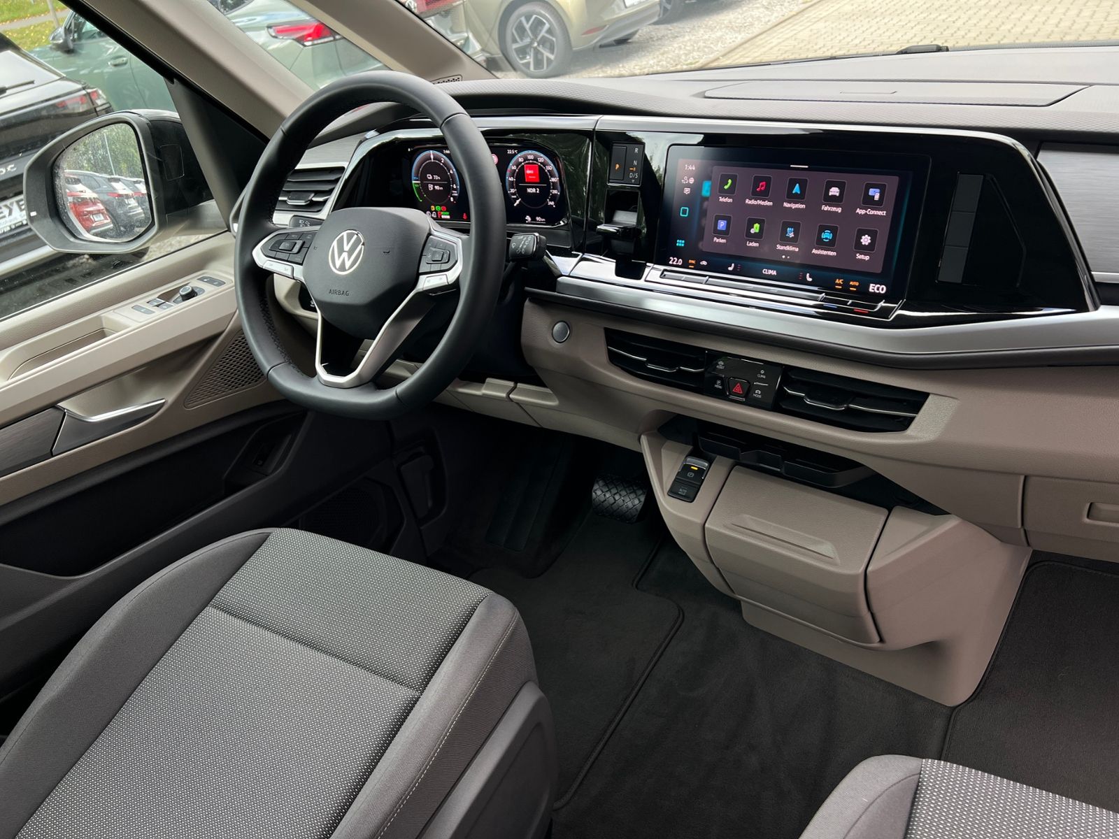 Fahrzeugabbildung Volkswagen Multivan T7 Life 1.5 TSI eHybrid 4MOTION DSG *AH