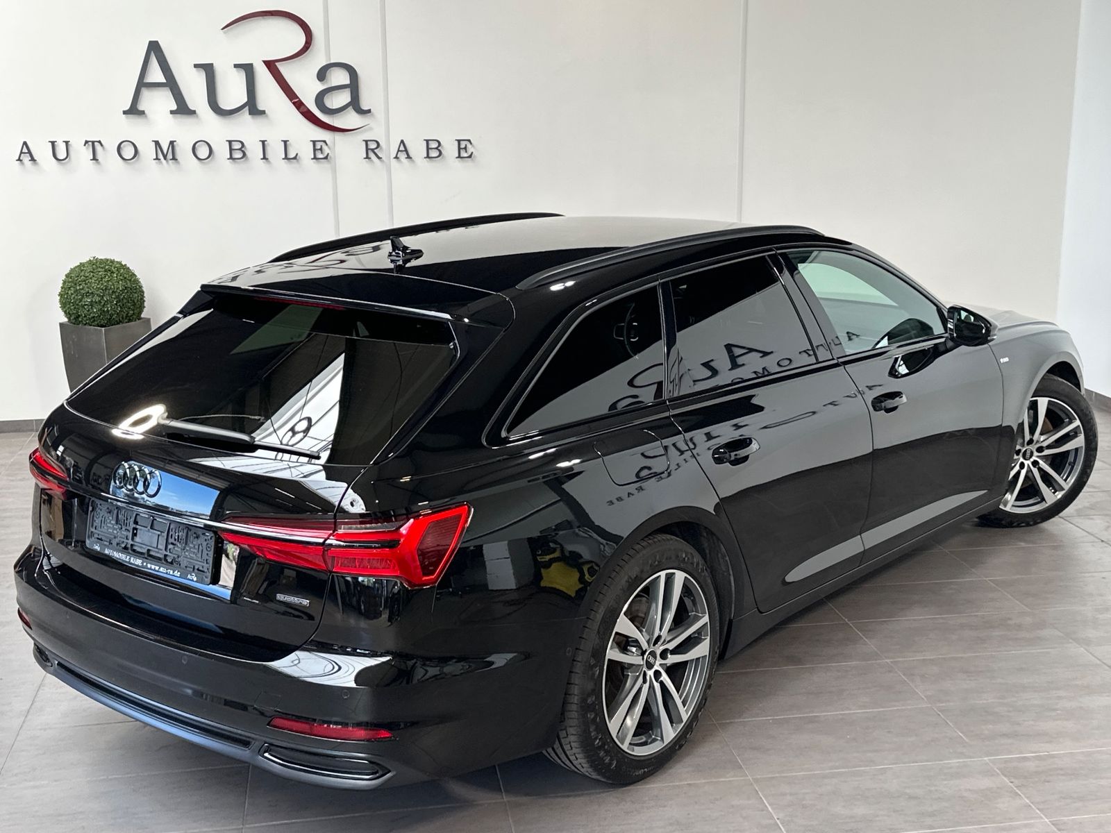 Fahrzeugabbildung Audi A6 Avant 50 TFSIe Qu S-Line Black NAV+LED+19ZOLL
