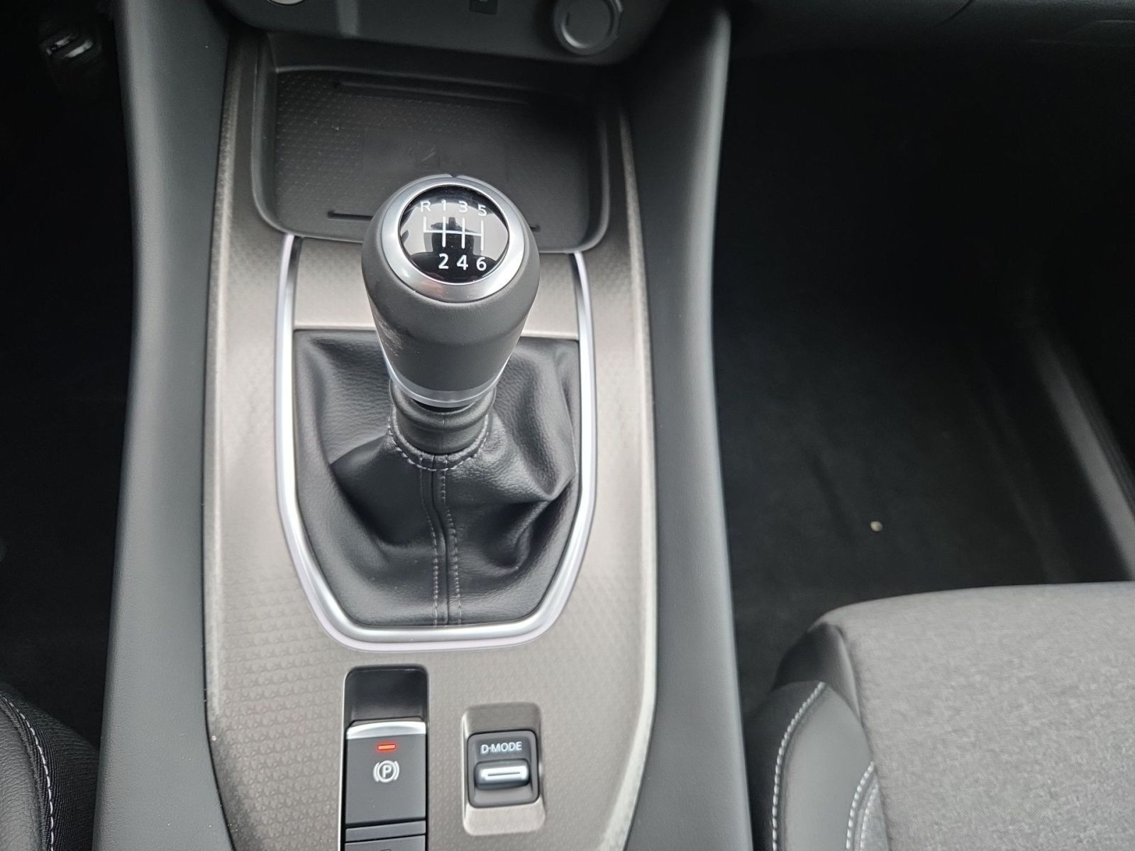 Fahrzeugabbildung Nissan Qashqai N-Connecta 140 PS Handschalter *HEADUP D