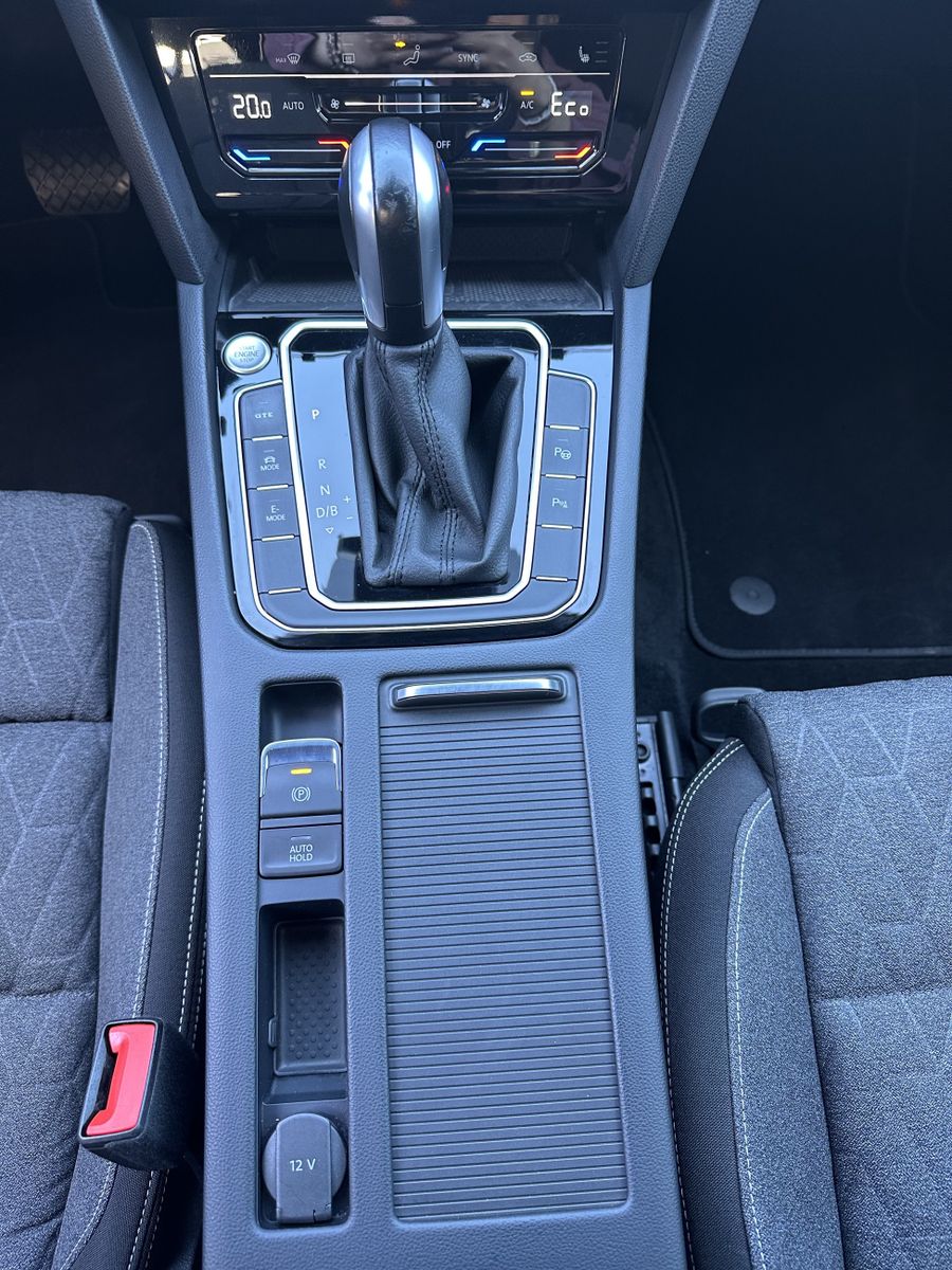 Fahrzeugabbildung Volkswagen Passat Variant GTE NAV+LED+AHK+HEADUP+DCC+18ZOLL