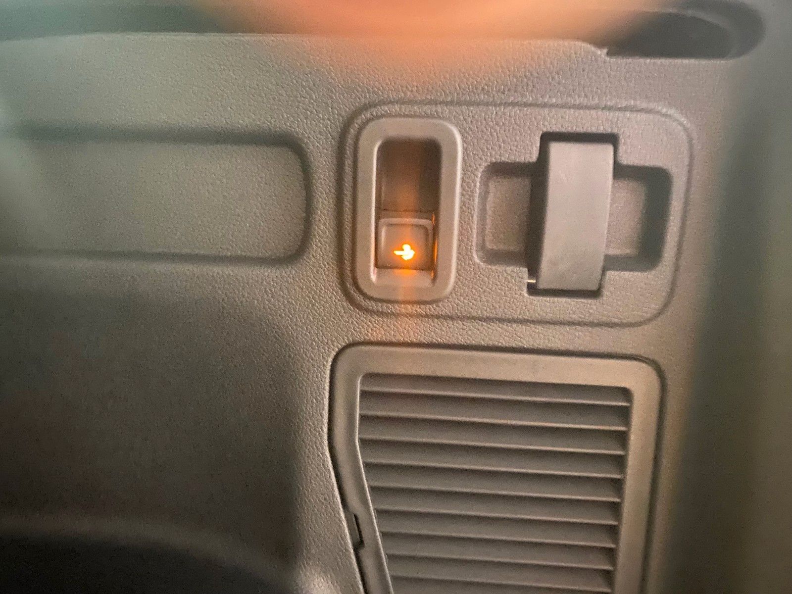 Fahrzeugabbildung Volkswagen Touran 1.5 TSI OPF DSG+4 J, GARANTIE+ACC+AHK+LED