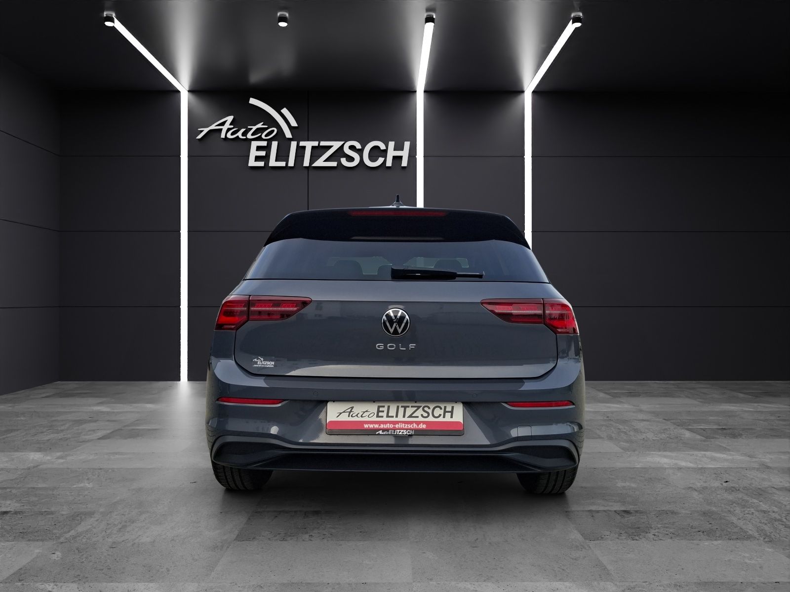 Fahrzeugabbildung Volkswagen Golf VIII TSI Life Matrix Navi AID ACC PDC SH LM