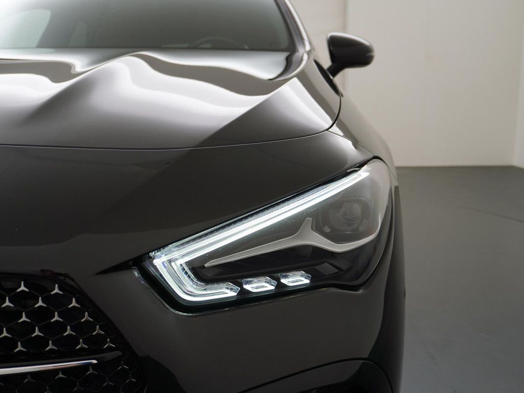 Mercedes-Benz CLA 180 Shooting Brake Star Edition AMG Line