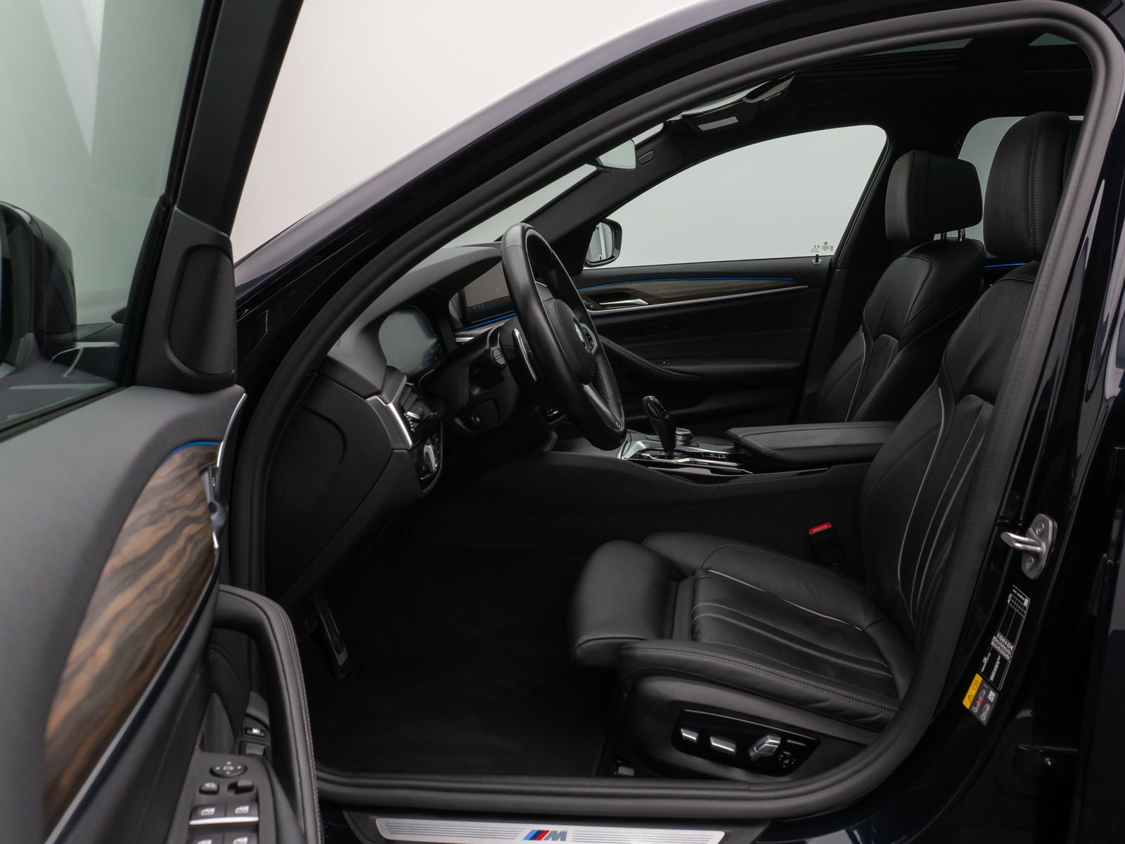 Fahrzeugabbildung BMW 530e xD M Sport Panorama Kamera HUD DAB HiFi