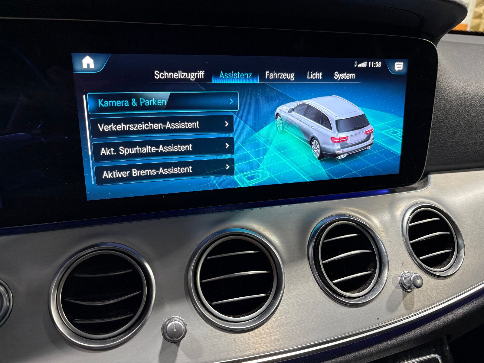 Fahrzeugabbildung Mercedes-Benz E 220 T-Modell d/NAVI/KAMERA/APPLE/AMBIENTE/ACC