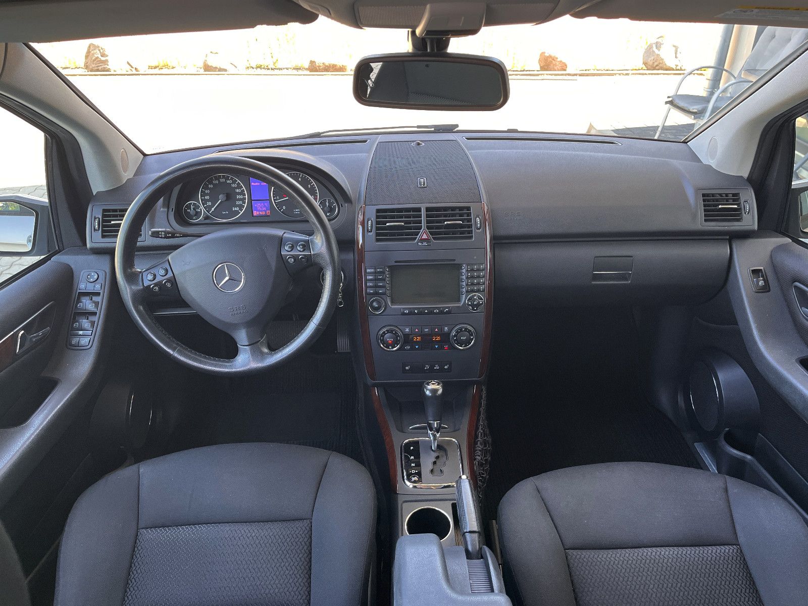 Fahrzeugabbildung Mercedes-Benz A 200 5-türig Automatik