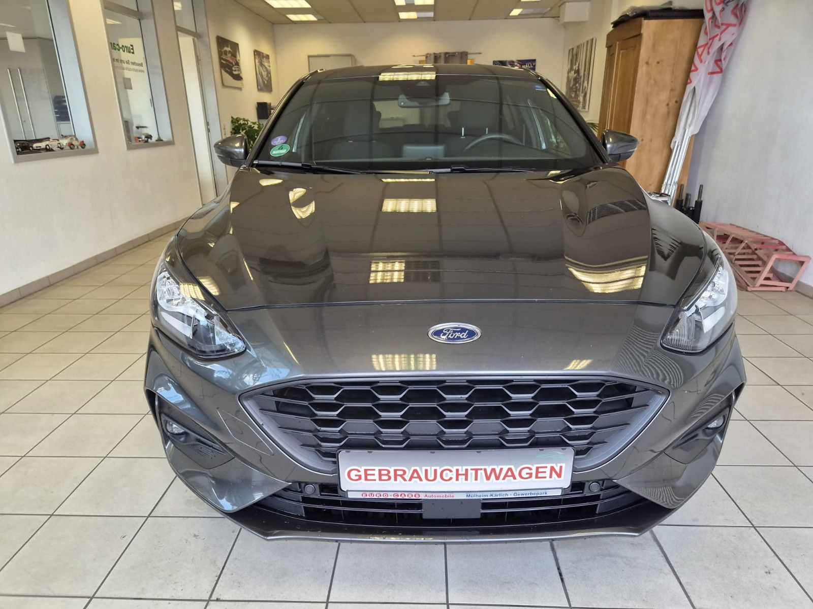Fahrzeugabbildung Ford Focus Lim. ST-Line / NAVI / KAMERA /1. Hand