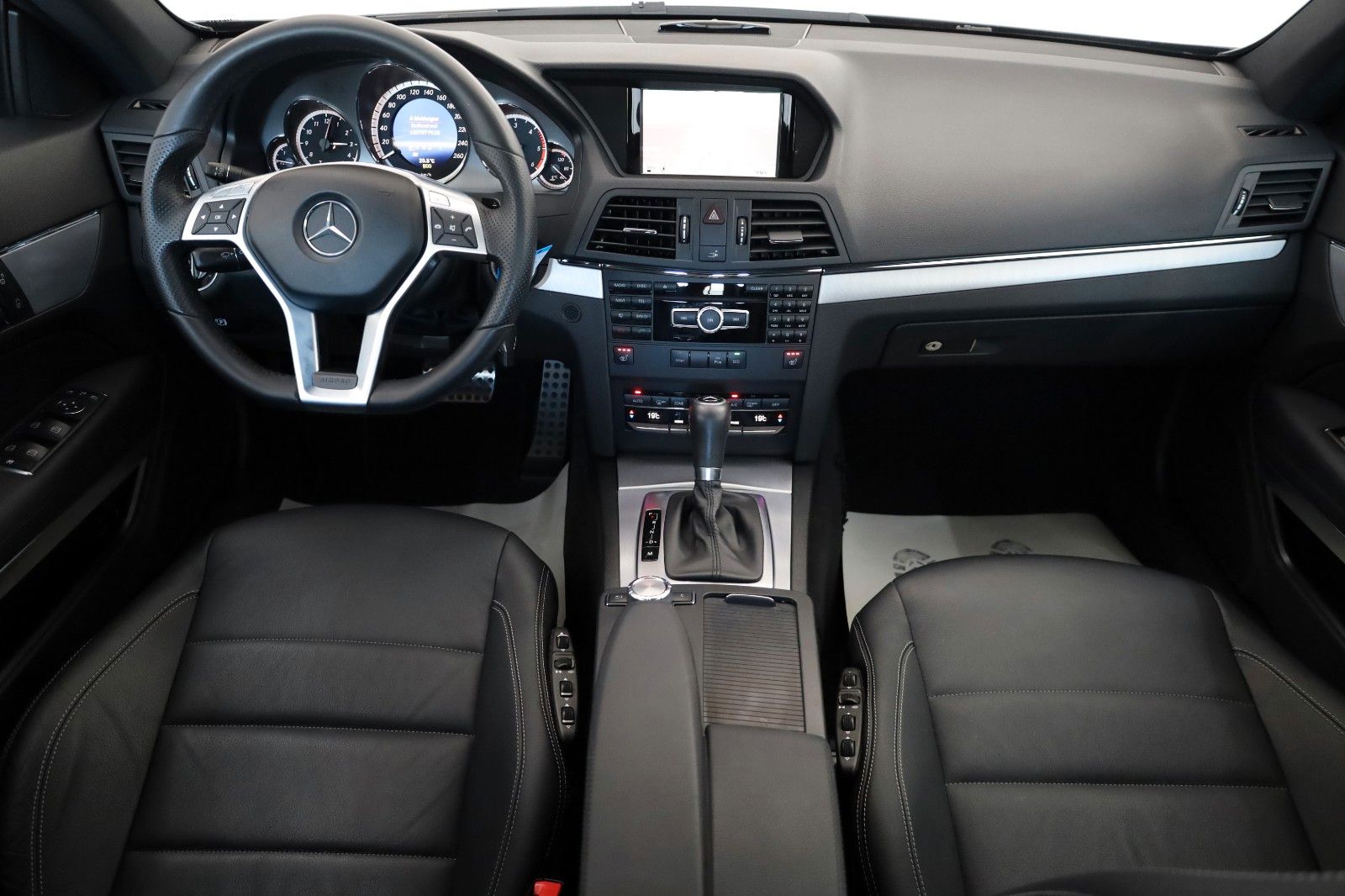 Fahrzeugabbildung Mercedes-Benz E 350 CDI Coupe BE AMG Line,Leder,Navi,Xenon