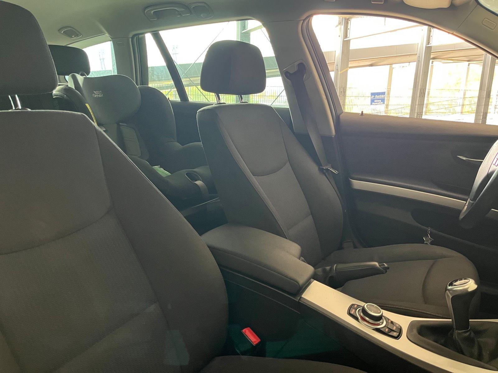 BMW 318 2010 — photo 6