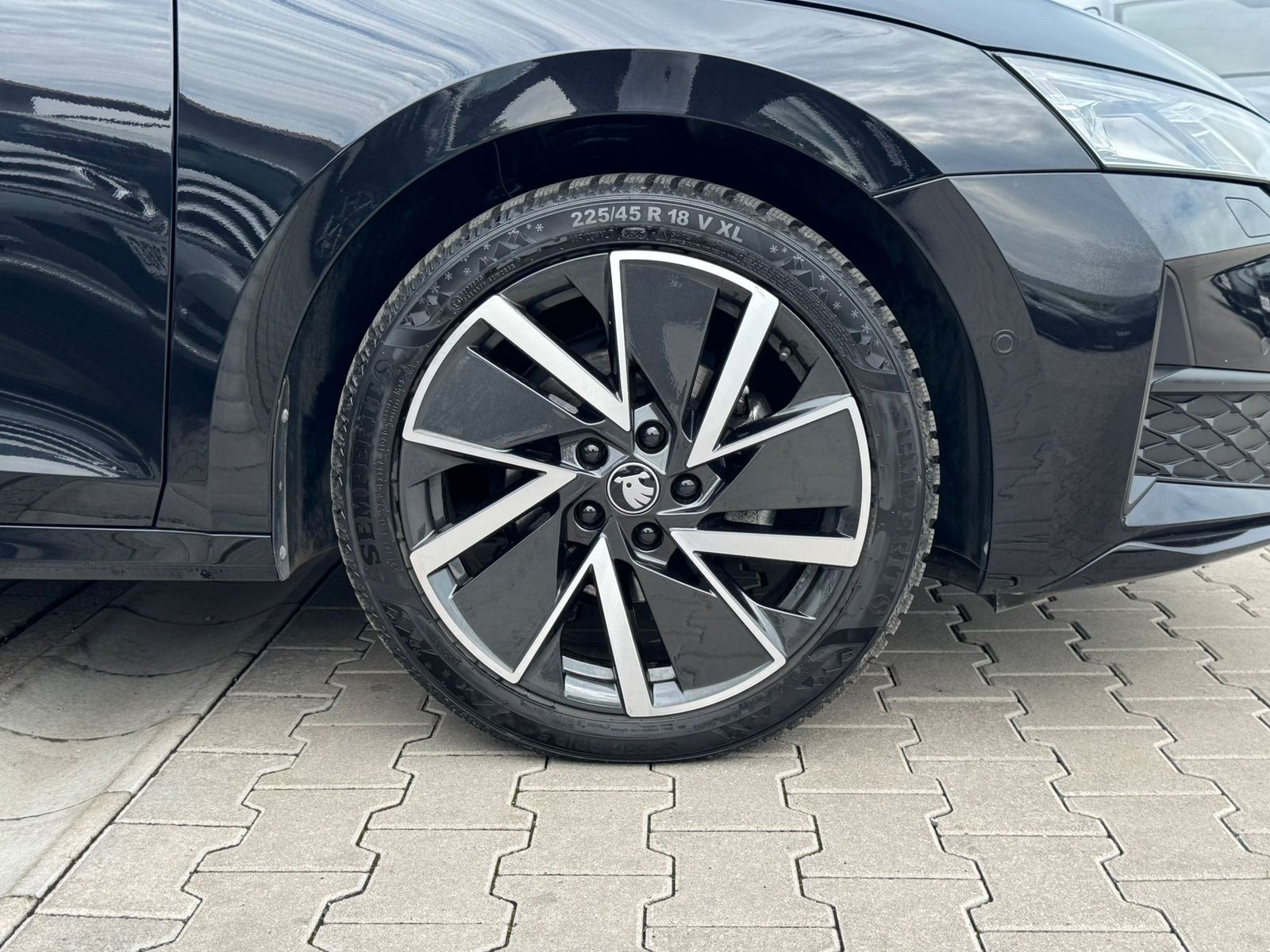 Fahrzeugabbildung SKODA Octavia 2.0 TDI Sportline DSG MATRIX*WINTER*5J.G