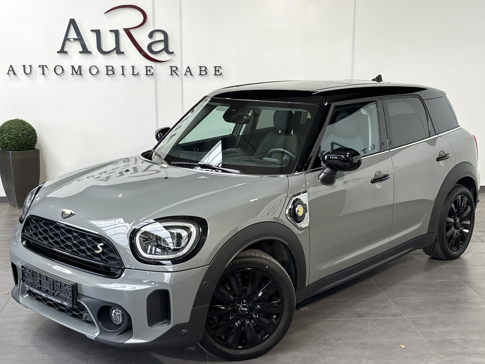 Fahrzeugabbildung MINI Cooper SE Countryman All4 NAV+LED+PANO+KAM+18ZO