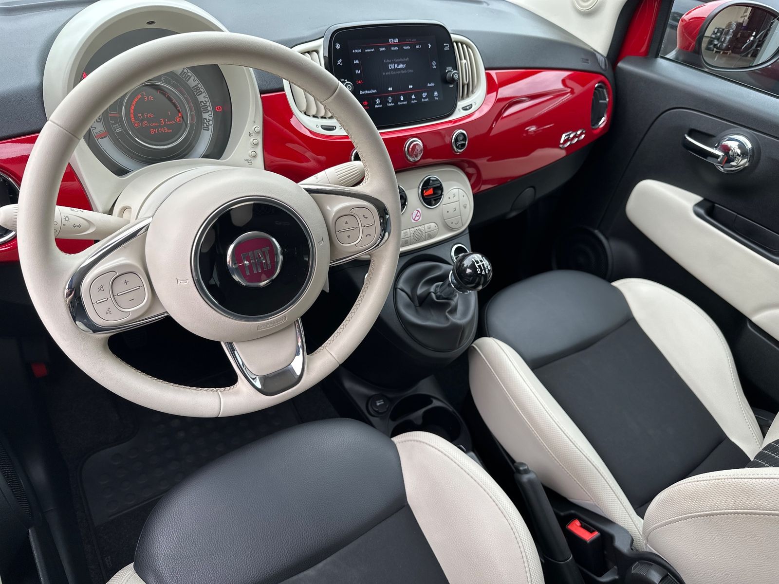 Fahrzeugabbildung Fiat 500C 1.0 GSE Mild-Hybrid Dolcevita CARPLAY