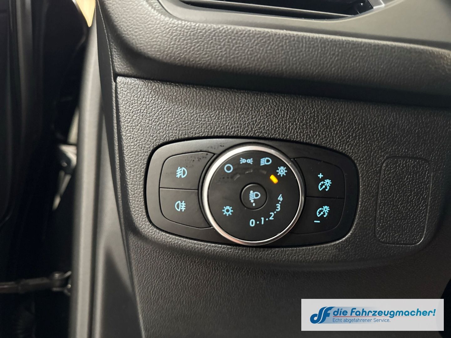 Fahrzeugabbildung Ford Focus ST-Line Navi LED ACC Apple CarPlay Android