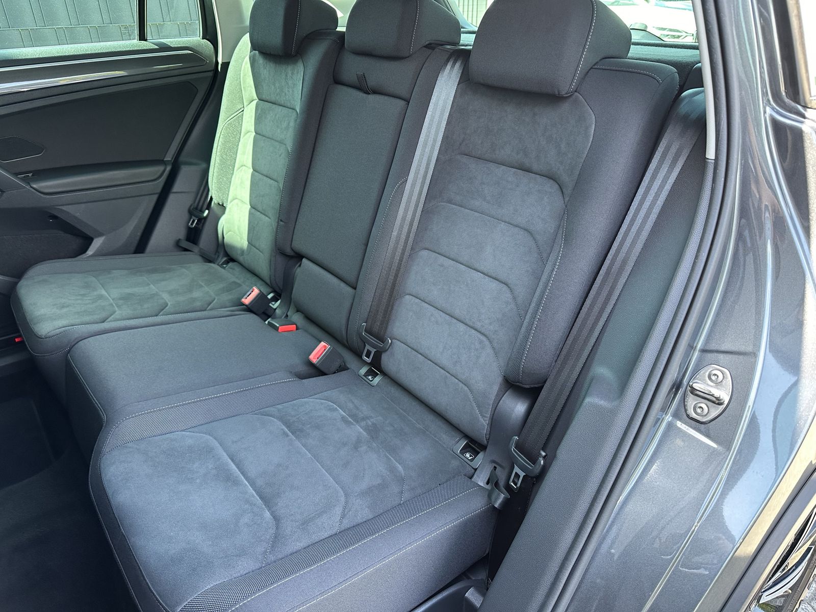 Fahrzeugabbildung Volkswagen Tiguan 2.0 TDI DSG 4M HL NAV+LED+AHK+HUD+VCOCK