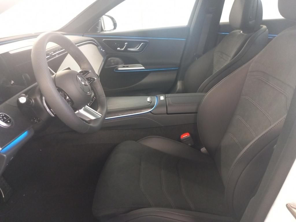 Fahrzeugabbildung Mercedes-Benz E 220 d T AMG*Night*Pano-Dach*Distr*PDC*360°*AHK