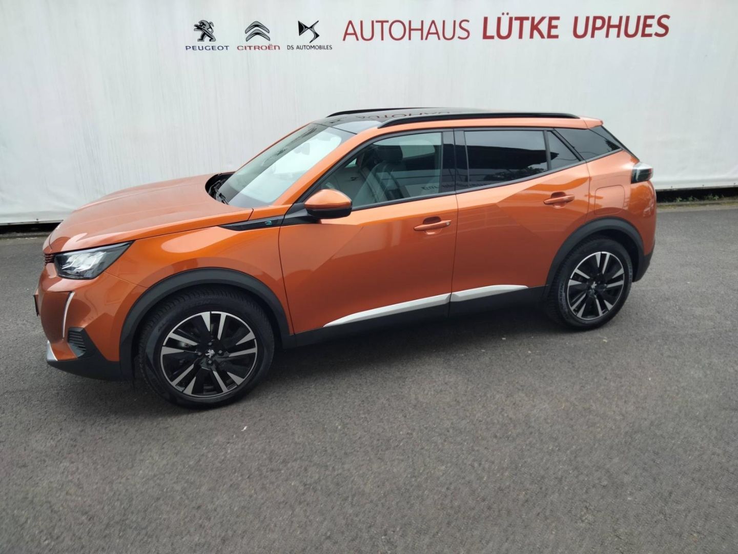 Fahrzeugabbildung Peugeot 2008 Allure Elektromotor 136 Panorama digitales