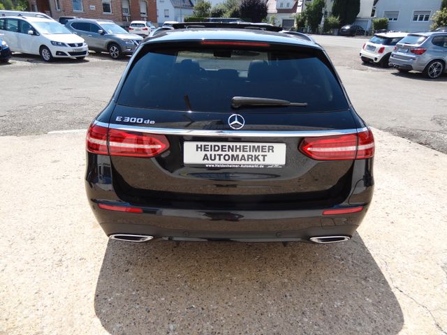 Fahrzeugabbildung Mercedes-Benz E 300 de/AMG/Pano/Widesreen/AHK/Leder/
