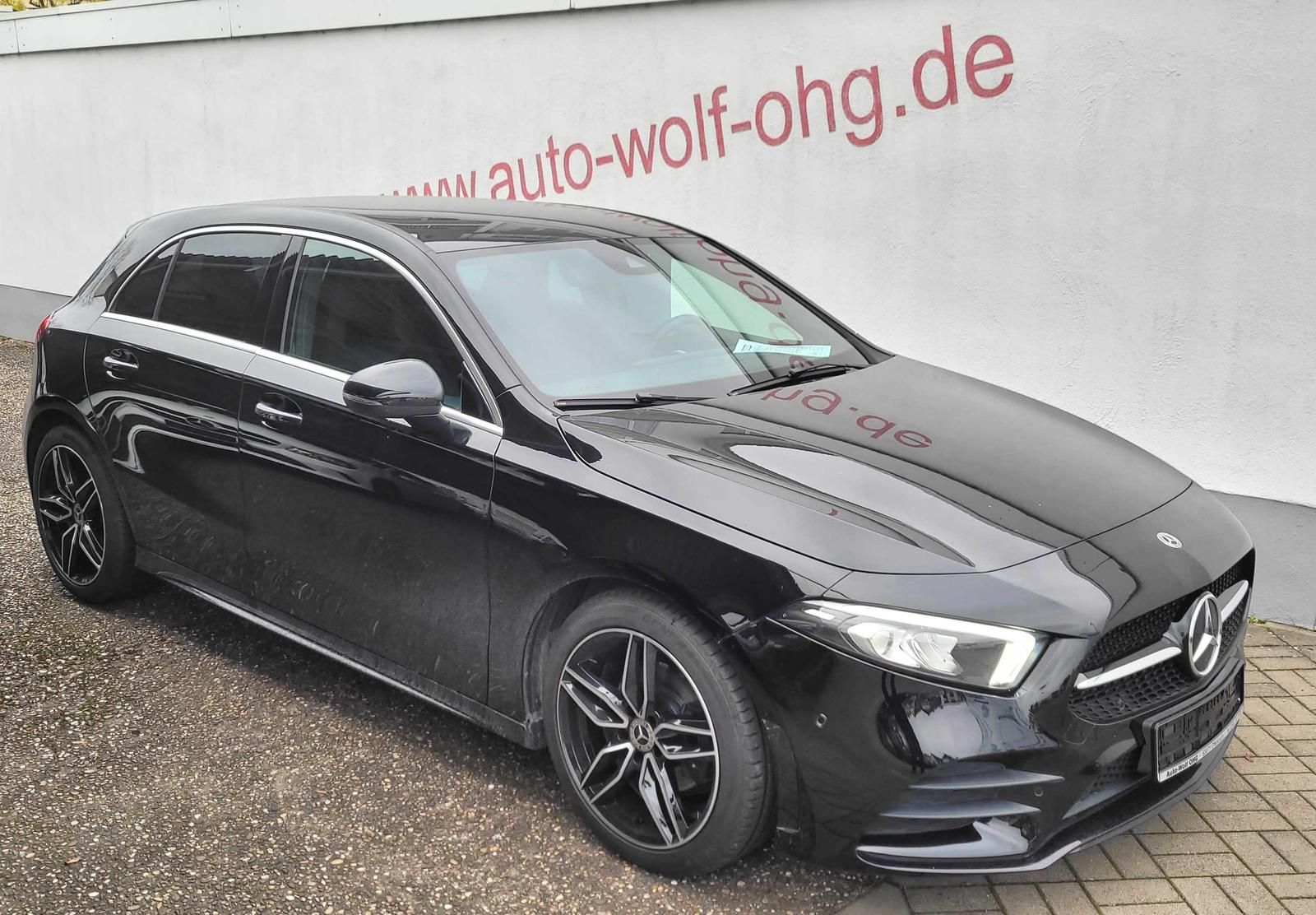 Mercedes-Benz A 180 AMG Line 7G-DCT Navi, LED, PTS...
