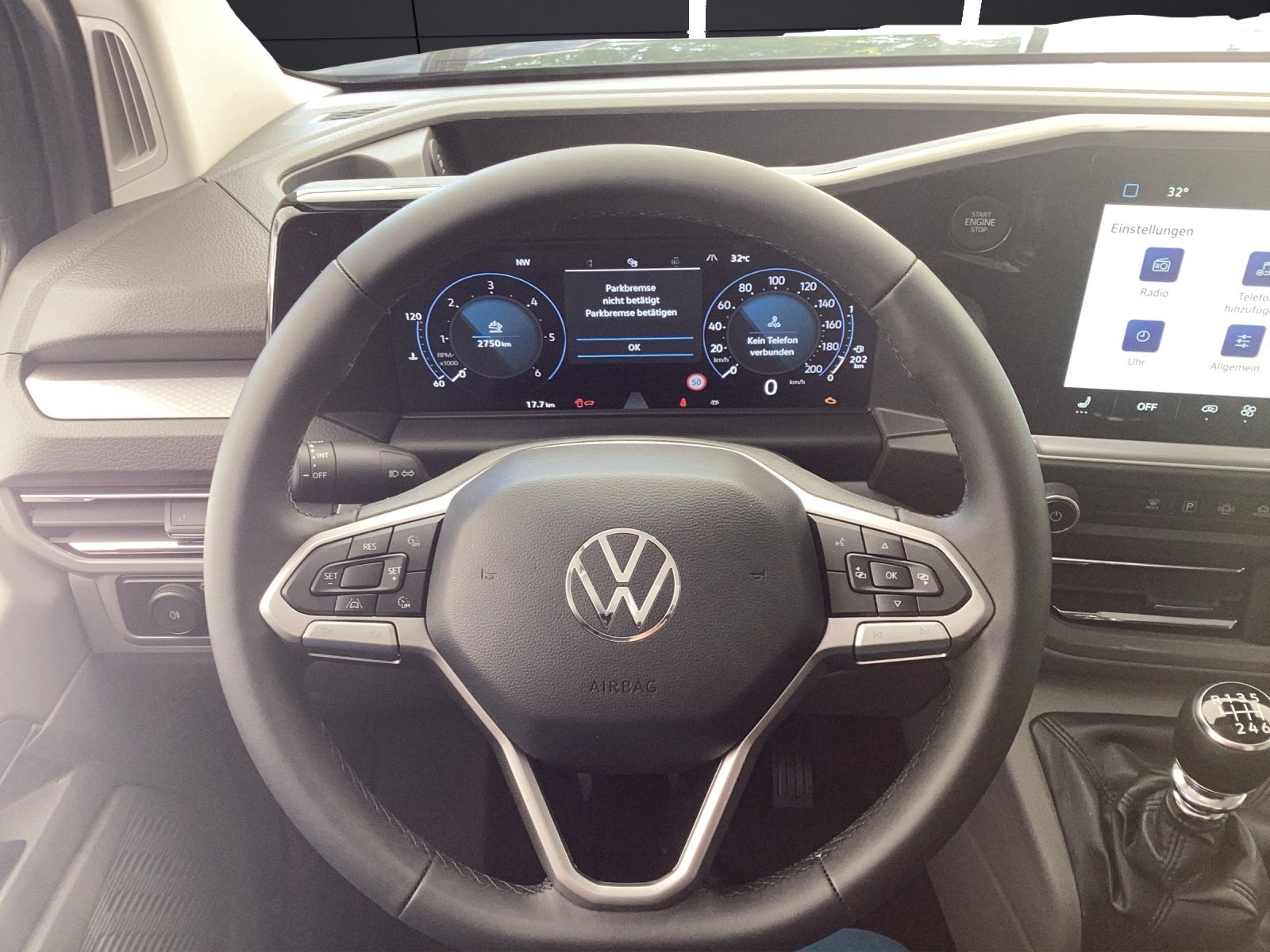 Fahrzeugabbildung Volkswagen T7 Transporter Kasten TDI 81 kW KR PDK LANE ASSI