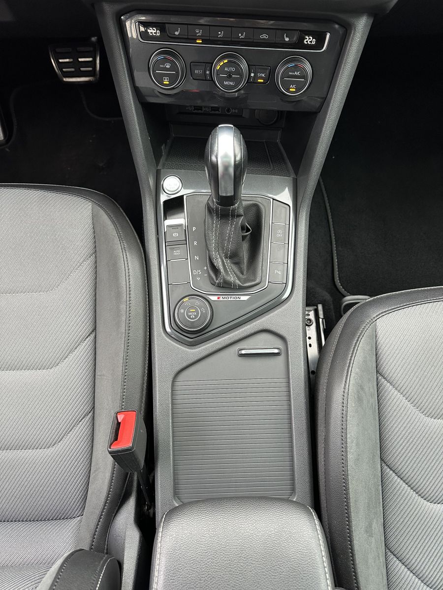 Fahrzeugabbildung Volkswagen Tiguan Allspace 4M R-Line NAV+LED+PANO+AHK+ACC