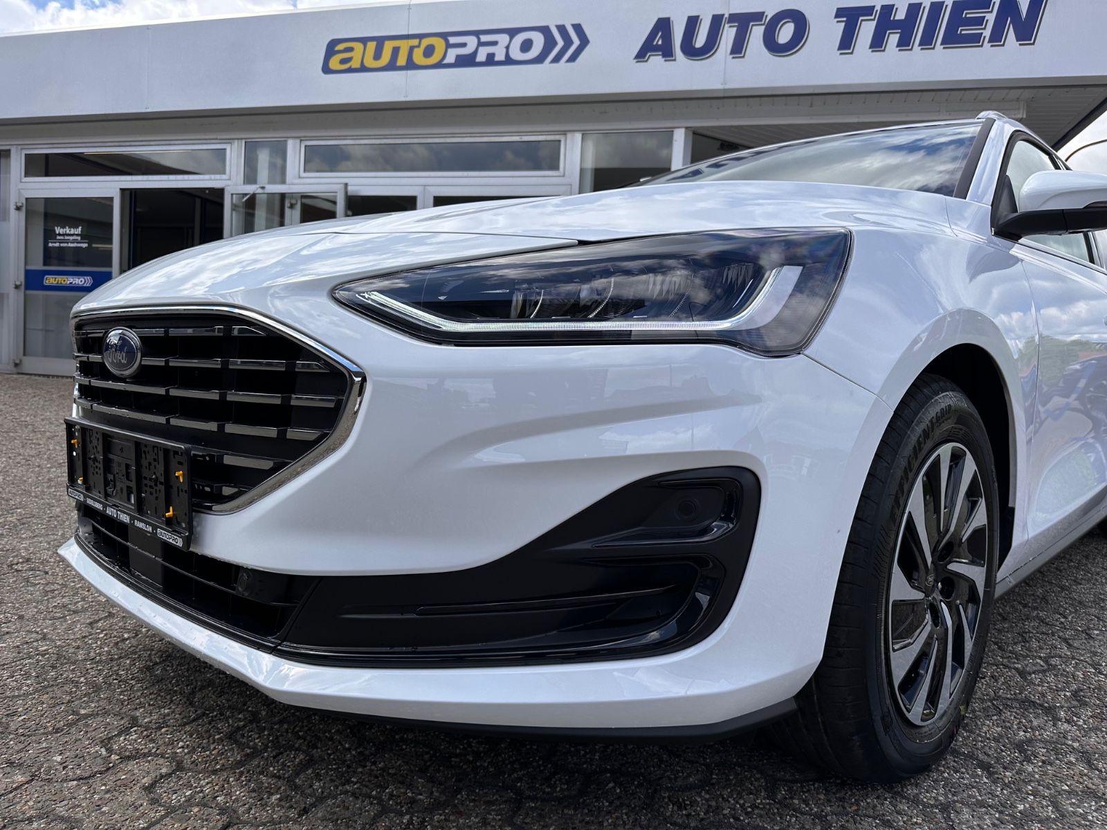 Fahrzeugabbildung Ford Focus Turnier 1.5 TDCi Titanium X Autom Navi/LED