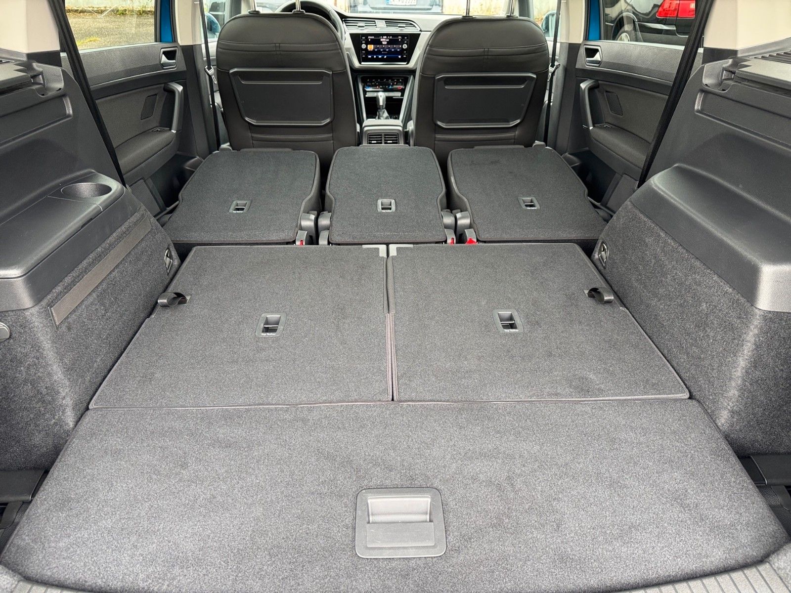 Fahrzeugabbildung Volkswagen Touran 1.5TSI Comfortline R-Line BMT/Start-Stopp