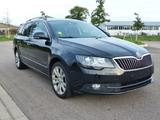 Skoda Superb 2.0 TDI Combi,Schalter,Navi,Xenon,Tüv neu