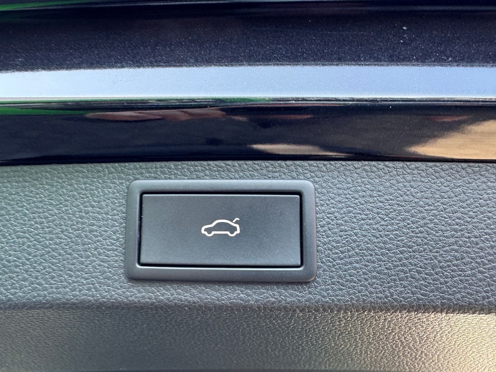 Fahrzeugabbildung SKODA Karoq 1.5 TSI DSG*AHK*RFK*ACC*eHeck